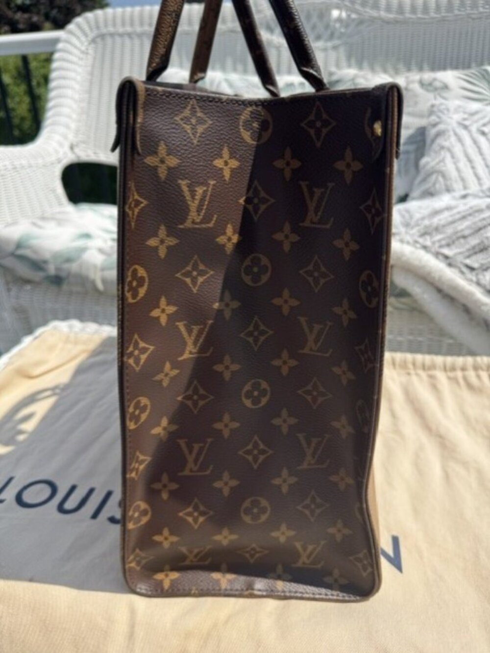 Louis Vuitton OnTheGo GM Tote – Giant Monogram (Authentic) - Picture 12 of 16